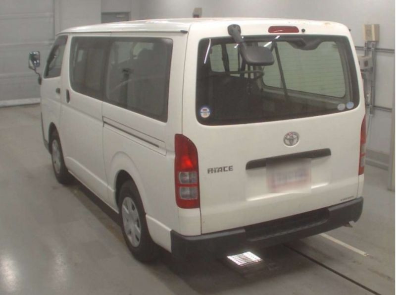  26181  TOYOTA HIACE  2016  