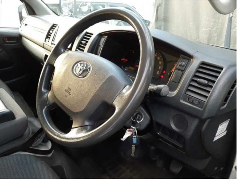  26181  TOYOTA HIACE  2016  