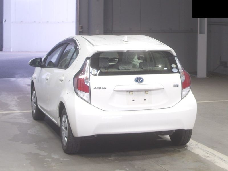  26202  TOYOTA AQUA  2016  