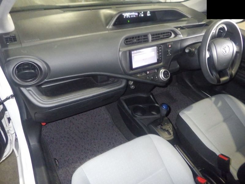  26202  TOYOTA AQUA  2016  