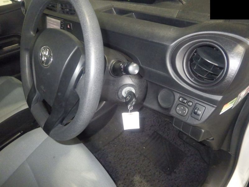 26202  TOYOTA AQUA  2016  
