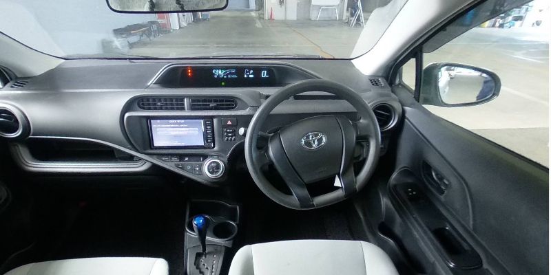  26202  TOYOTA AQUA  2016  