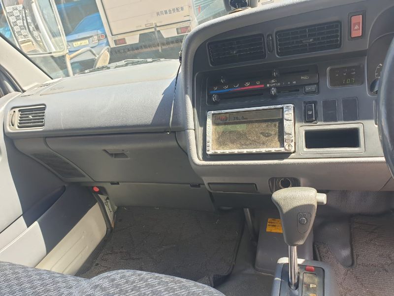  26213  TOYOTA HIACE  2000  