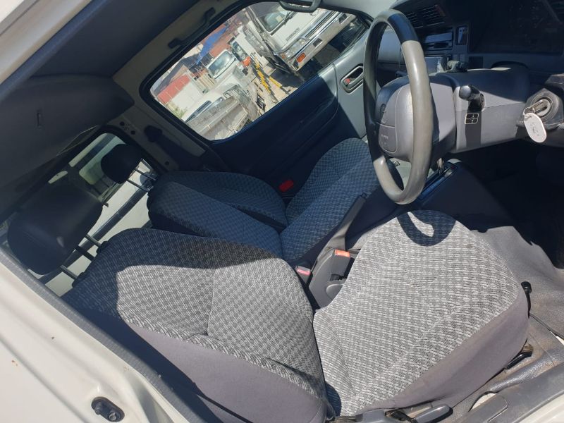  26213  TOYOTA HIACE  2000  