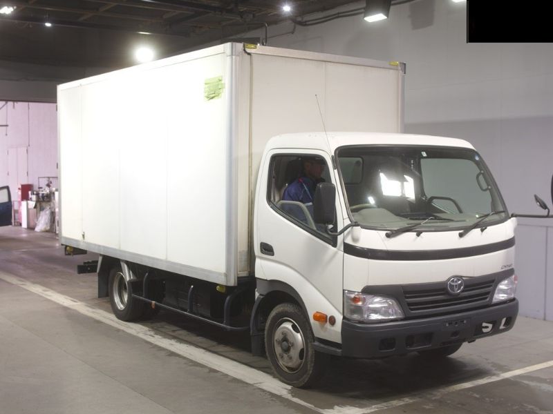  26214  TOYOTA DYNA  2011  