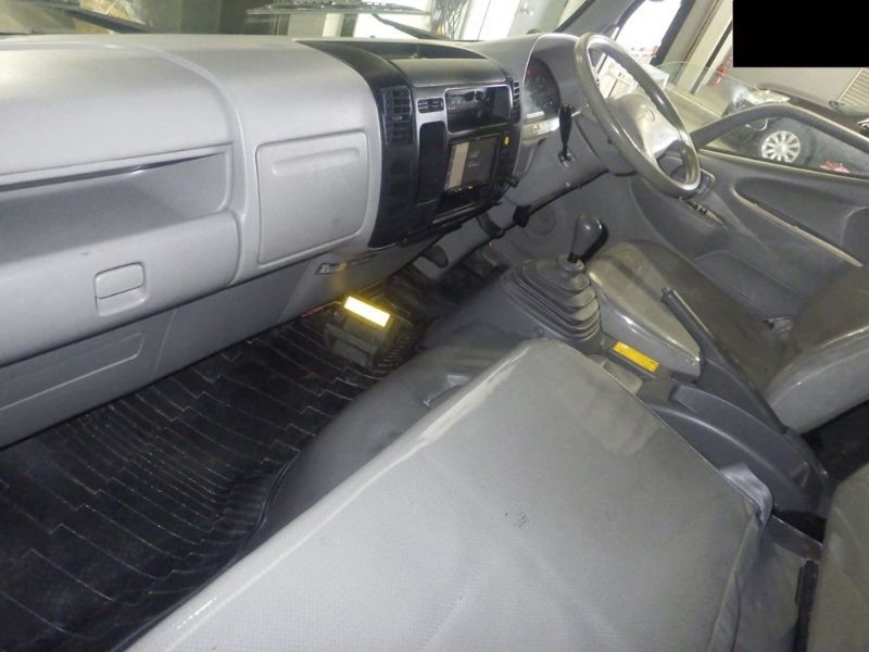  26214  TOYOTA DYNA  2011  