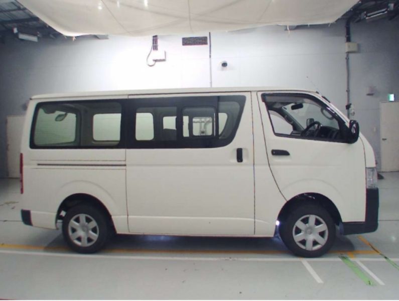  26249  TOYOTA HIACE  2015  