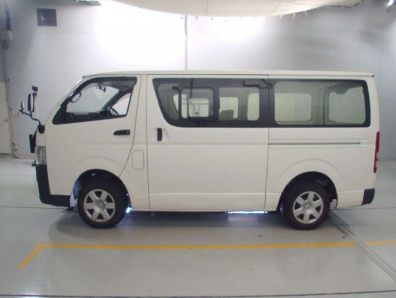  26249  TOYOTA HIACE  2015  
