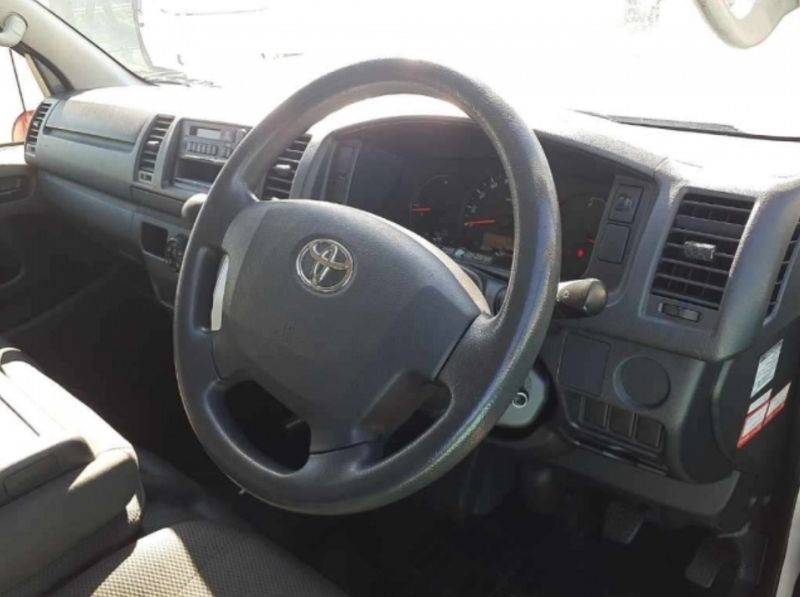  26249  TOYOTA HIACE  2015  