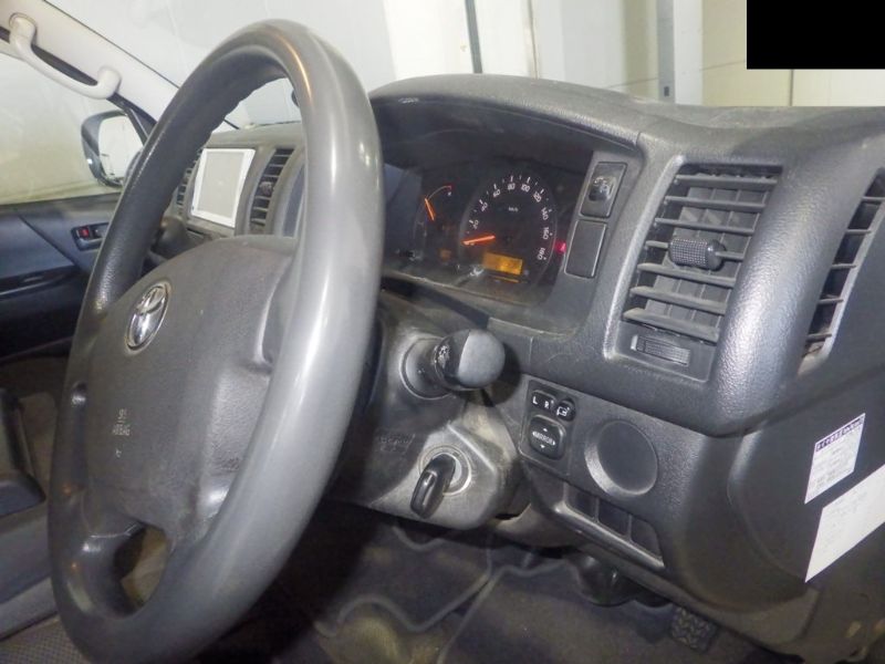  26255  TOYOTA HIACE  2016  