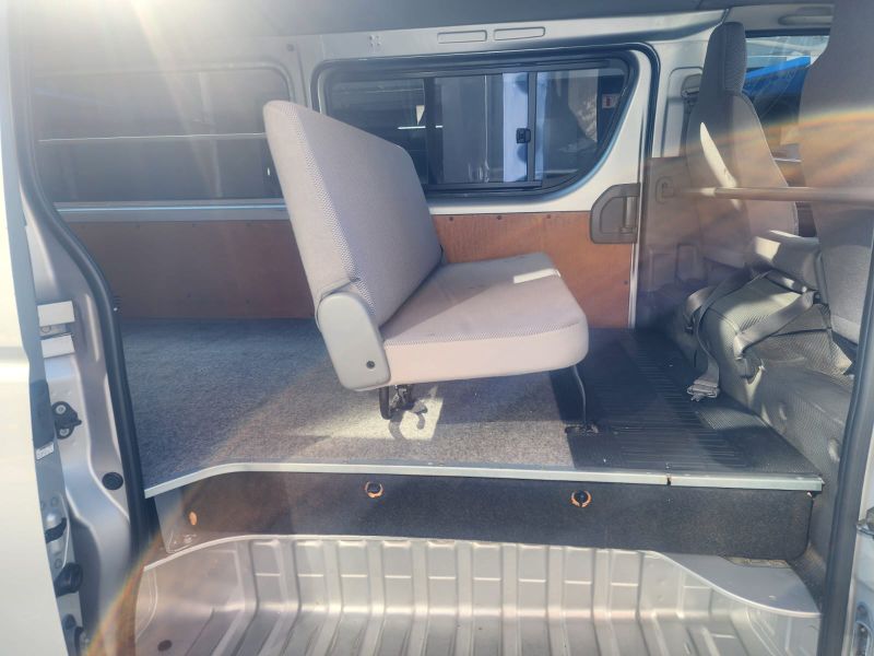  26267  TOYOTA HIACE  2006  