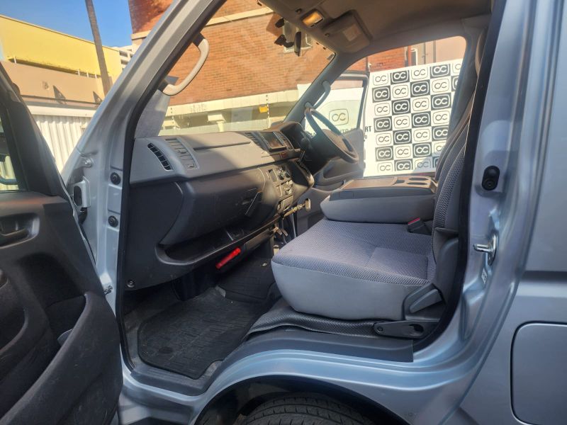  26267  TOYOTA HIACE  2006  