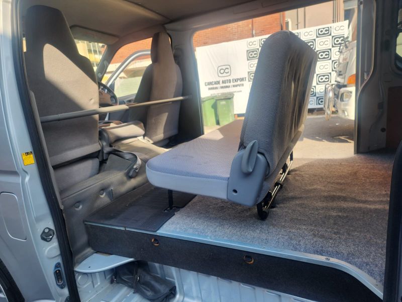  26267  TOYOTA HIACE  2006  