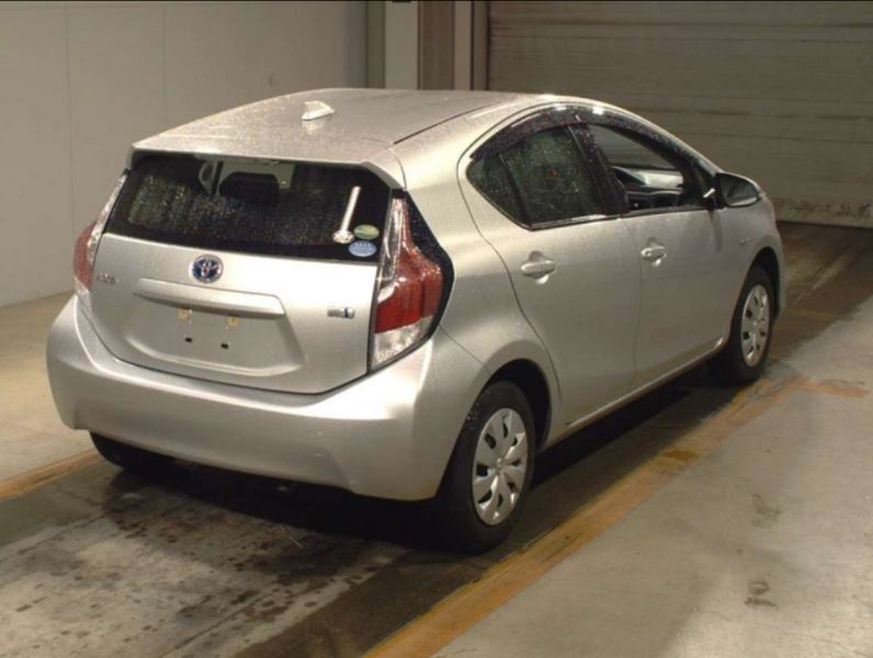  26354  TOYOTA AQUA  2016  