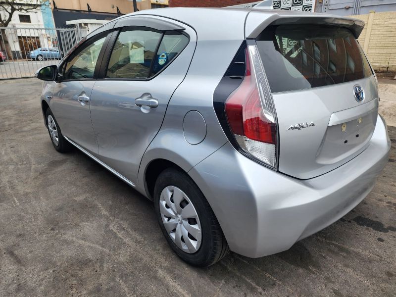  26354  TOYOTA AQUA  2016  
