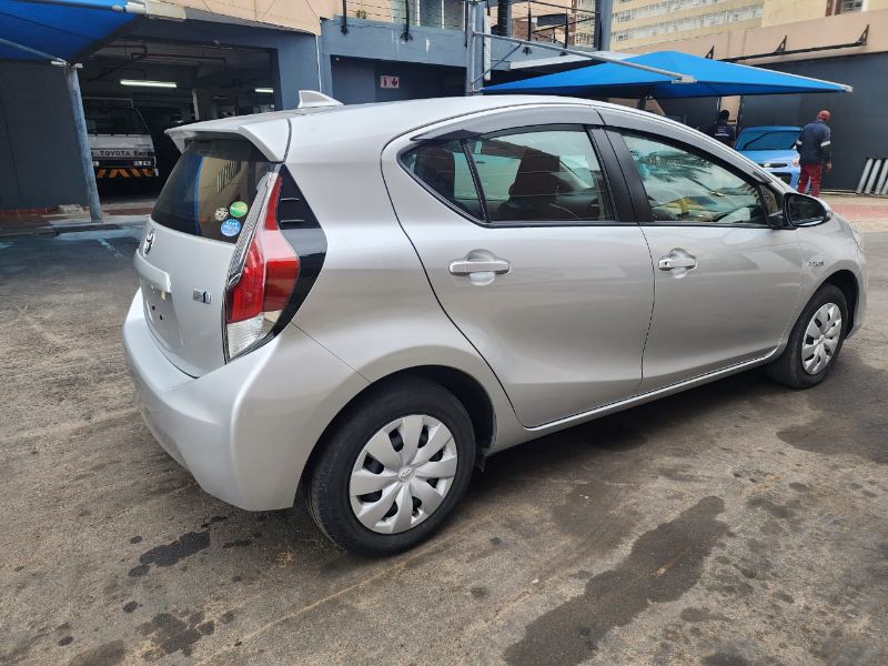  26354  TOYOTA AQUA  2016  