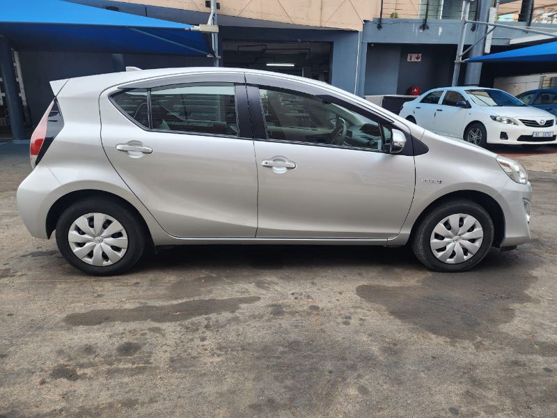  26354  TOYOTA AQUA  2016  
