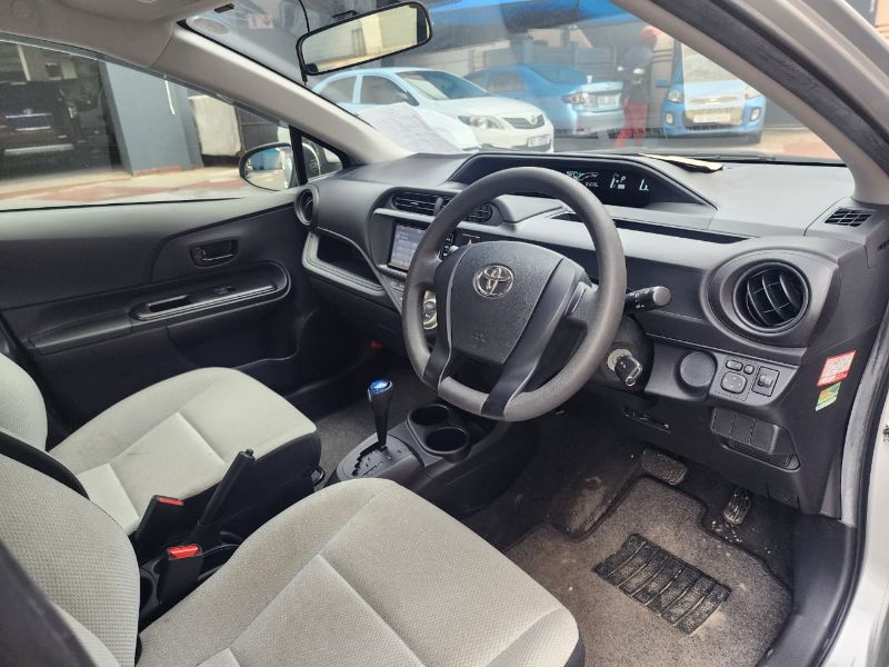  26354  TOYOTA AQUA  2016  