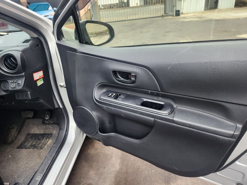  26354  TOYOTA AQUA  2016  