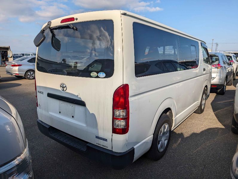  26360  TOYOTA HIACE  2015  