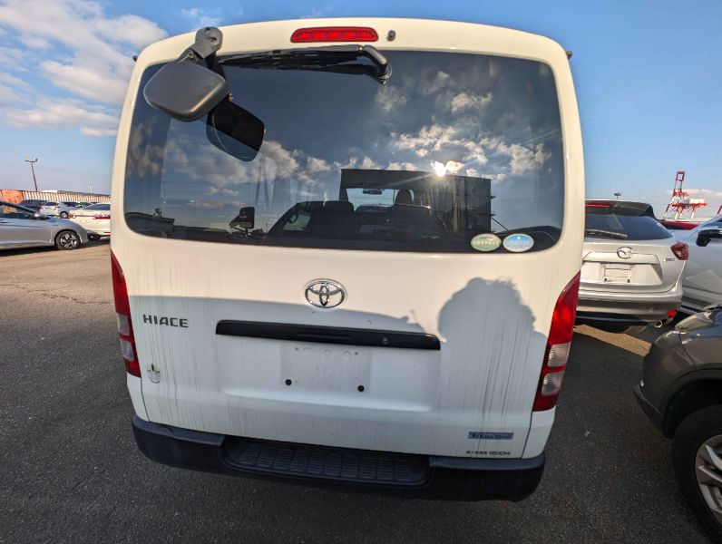  26360  TOYOTA HIACE  2015  
