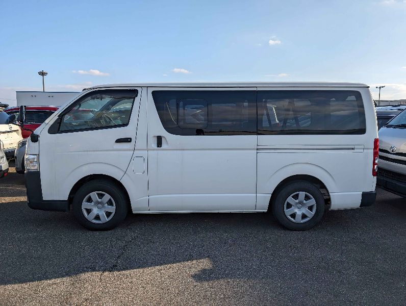  26360  TOYOTA HIACE  2015  