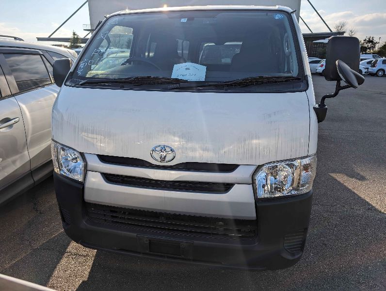  26360  TOYOTA HIACE  2015  