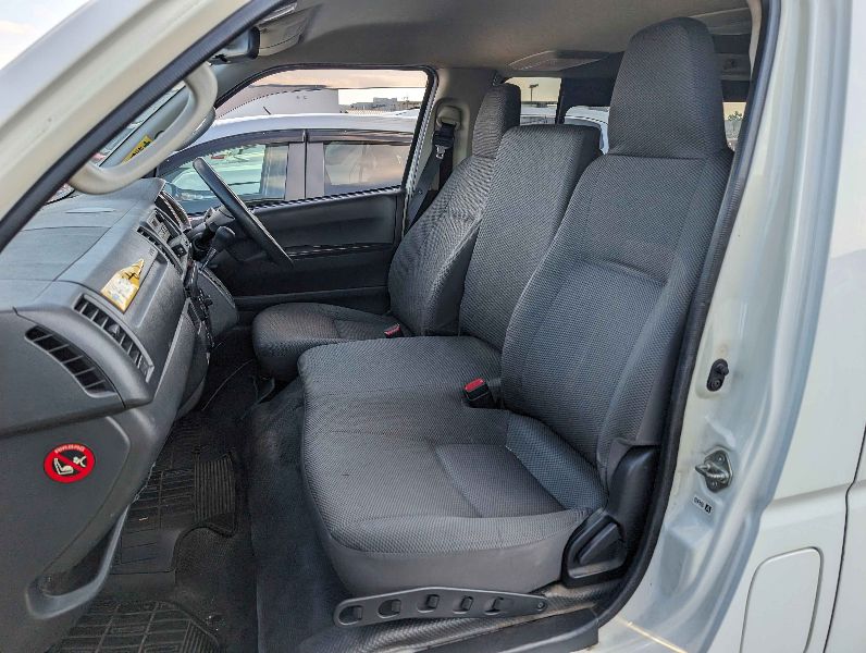  26360  TOYOTA HIACE  2015  