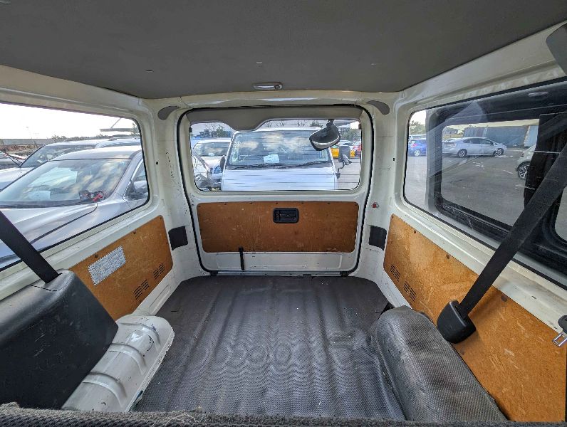  26360  TOYOTA HIACE  2015  