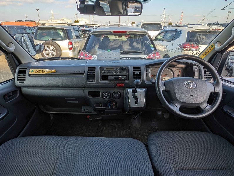  26360  TOYOTA HIACE  2015  