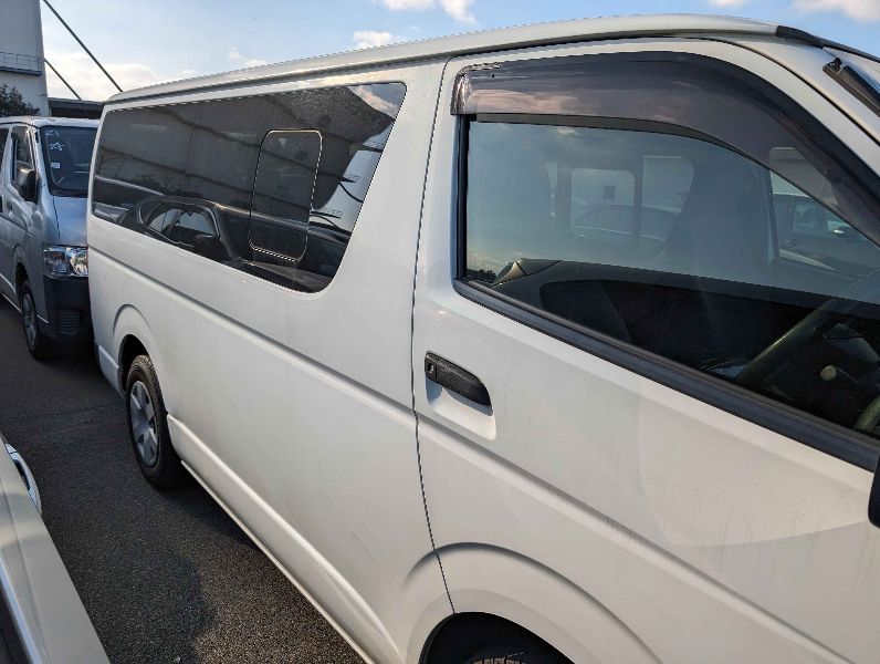  26360  TOYOTA HIACE  2015  