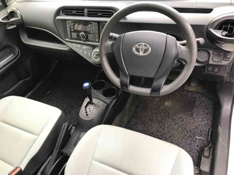  26374  TOYOTA AQUA  2015  