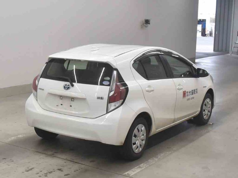  26374  TOYOTA AQUA  2015  
