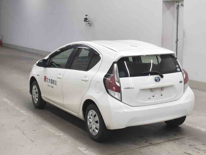  26374  TOYOTA AQUA  2015  