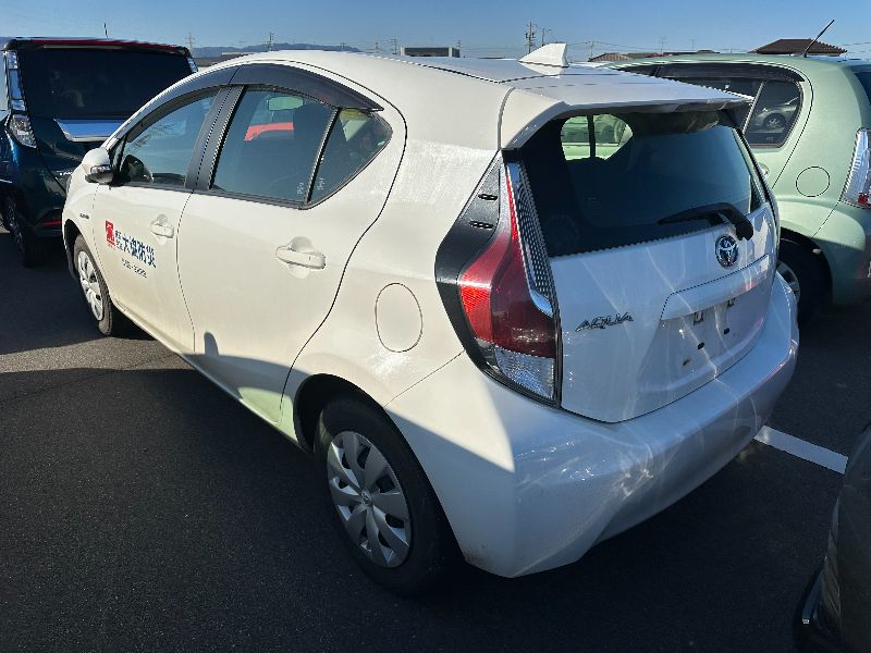  26374  TOYOTA AQUA  2015  