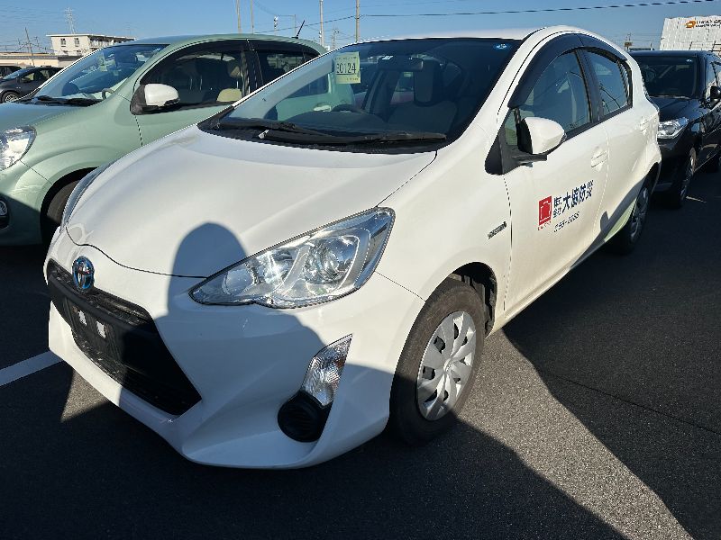  26374  TOYOTA AQUA  2015  