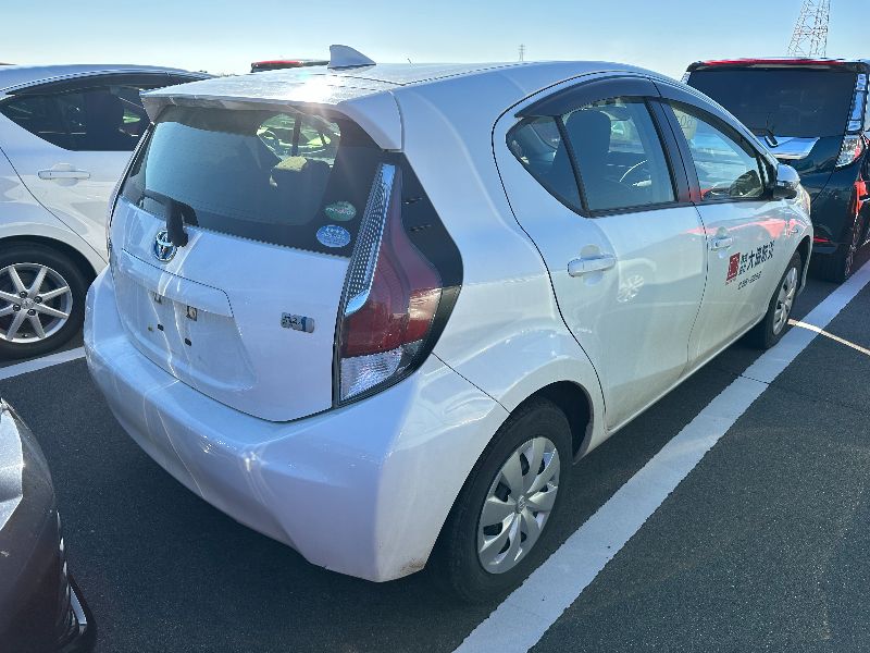  26374  TOYOTA AQUA  2015  