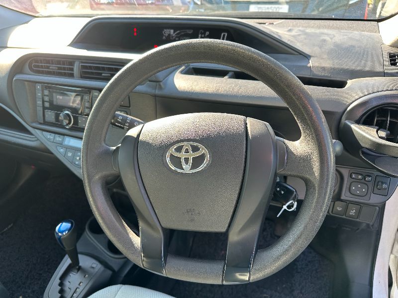  26374  TOYOTA AQUA  2015  