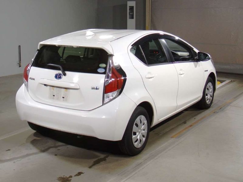  26384  TOYOTA AQUA  2016  
