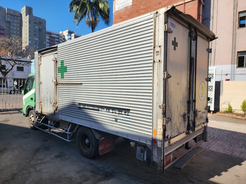  26400  HINO DUTRO  2000  