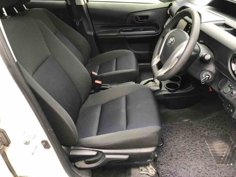 26456  TOYOTA AQUA  2016  