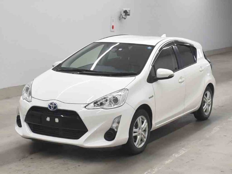  26456  TOYOTA AQUA  2016  