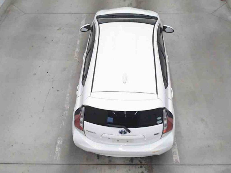  26456  TOYOTA AQUA  2016  