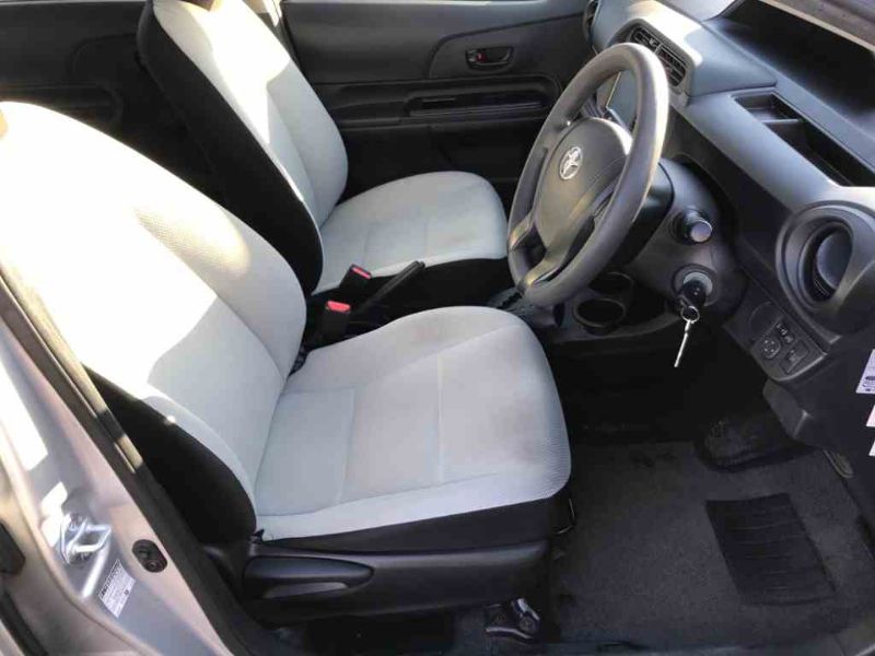  26458  TOYOTA AQUA  2017  