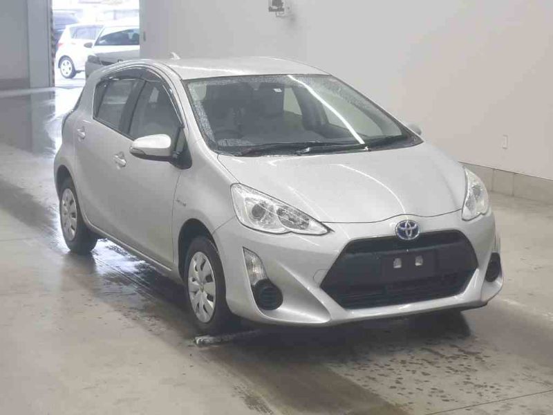 26458  TOYOTA AQUA  2017  