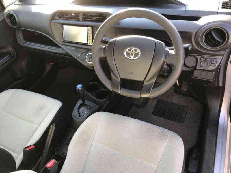 26458  TOYOTA AQUA  2017  