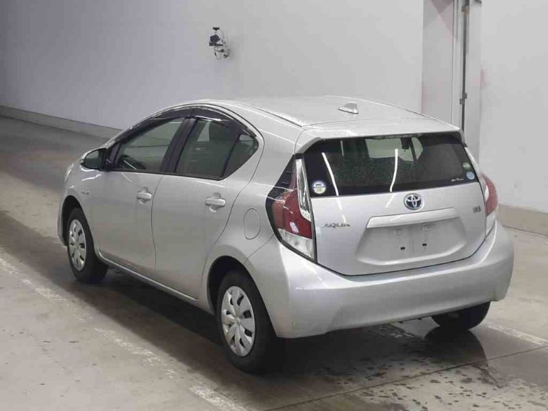  26458  TOYOTA AQUA  2017  