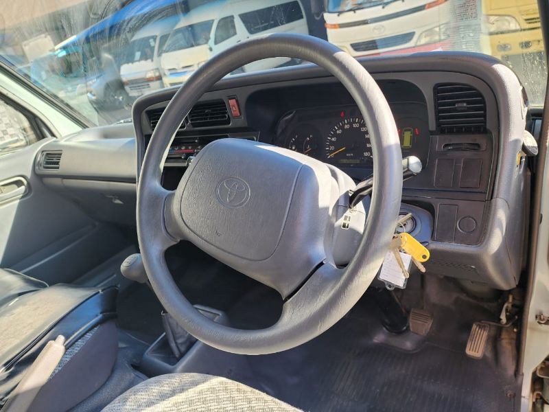  26500  TOYOTA HIACE  2000  