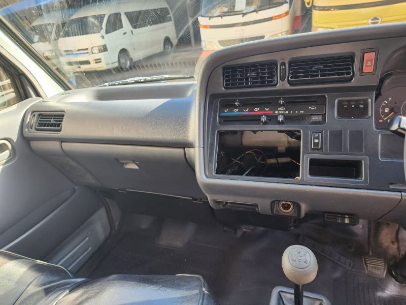  26500  TOYOTA HIACE  2000  