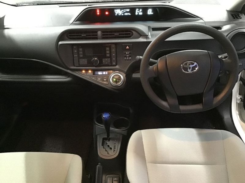  26506  TOYOTA AQUA  2016  